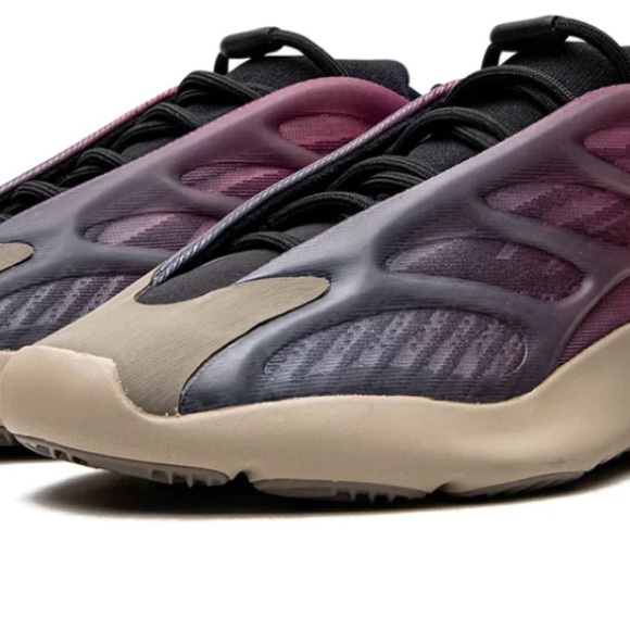 Good condition POPULAR Yeezy 700! Great basketball shoe or everyday shoe - Picture 1 of 6
